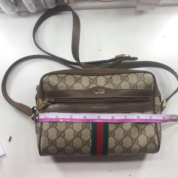 Gucci Handbags - Vintage Gucci crossbody/over shoulder bag